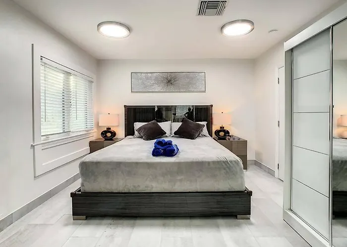 Ferienhaus Steps From The Beach, Renovated 1bd 1 Bth *