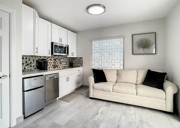 Ferienhaus Steps From The Beach, Renovated 1bd 1 Bth *