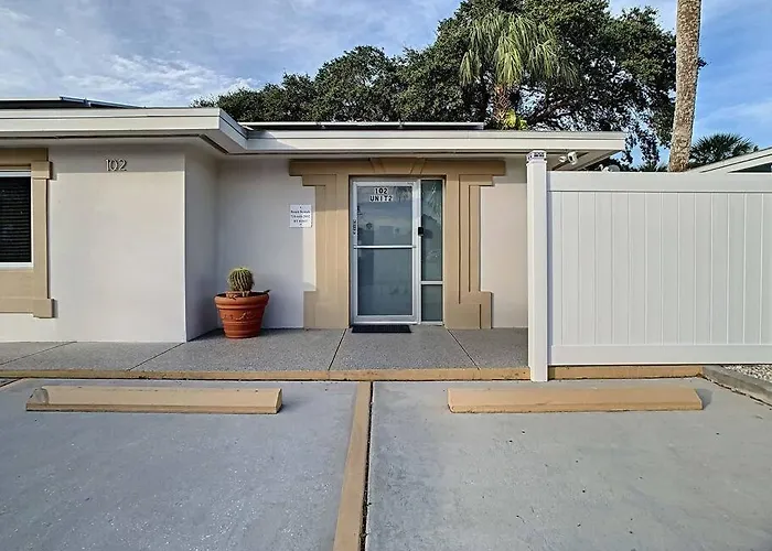 Steps From The Beach, Renovated 1bd 1 Bth * Clearwater Beach
