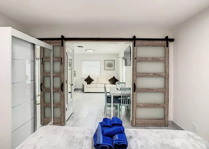 Steps From The Beach, Renovated 1bd 1 Bth Ferienhaus
