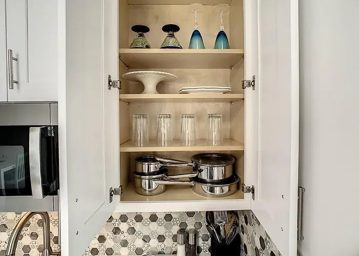 Steps From The Beach, Renovated 1bd 1 Bth Ferienhaus *