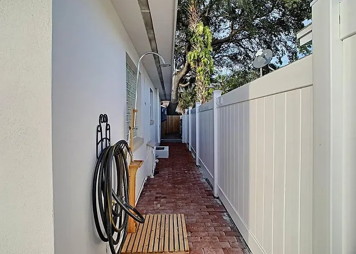 Steps From The Beach, Renovated 1bd 1 Bth Ferienhaus *