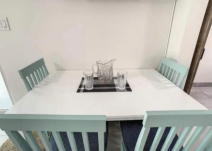Steps From The Beach, Renovated 1bd 1 Bth *
