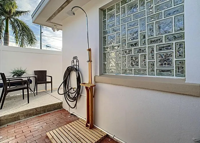 Steps From The Beach, Renovated 1bd 1 Bth *